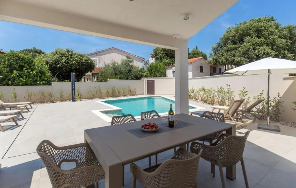 Villa Cissa By Villas Guide ペロイ